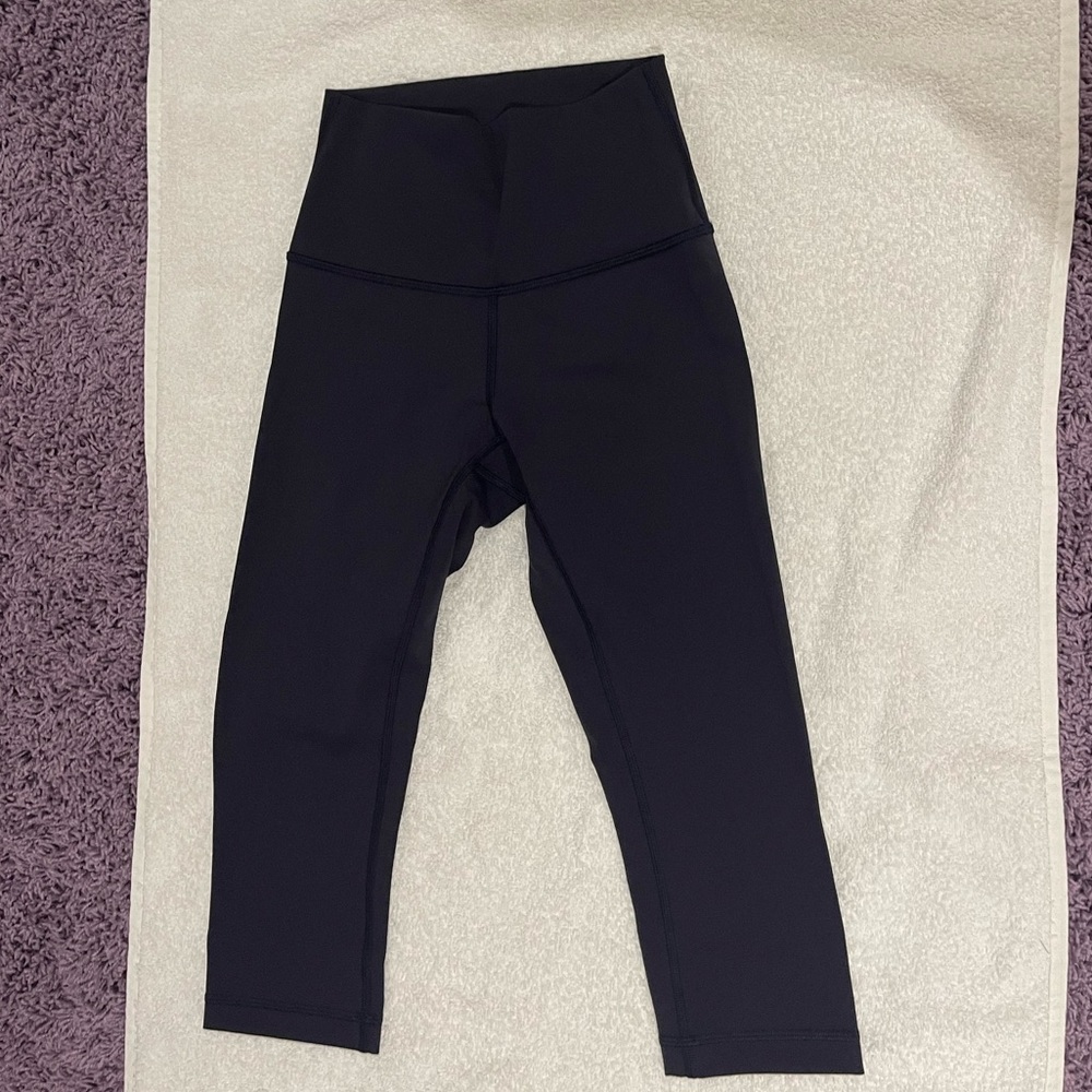 Navy blue Lululemon Wunder Under Cropped Leggings